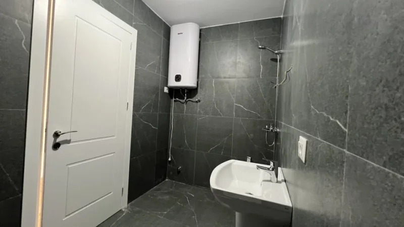 Tirane, jepet me qera zyre Kati 7, 137 m² 1.500 € (rruga e kosovareve , liqeni artificial , lake view)