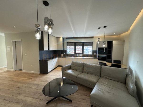 Tirane, jepet me qera apartament 1+1+Aneks+Ballkon Kati 7, 64 m² 450 € (Unaza e Re)