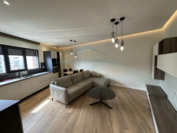 Tirane, jepet me qera apartament 1+1+Aneks+Ballkon Kati 7, 64 m² 450 € (Unaza e Re)