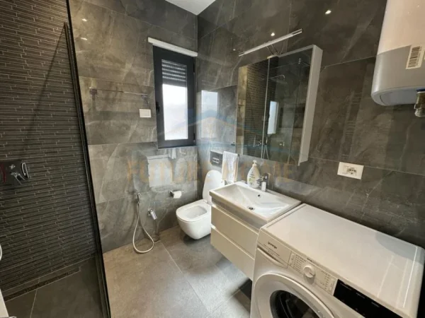 Tirane, jepet me qera apartament 1+1+Aneks+Ballkon Kati 7, 64 m² 450 € (Unaza e Re)