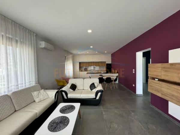 Tirane, jepet me qera apartament duplex 2+1+Aneks+Ballkon Kati 2, 160 m² 450 € 