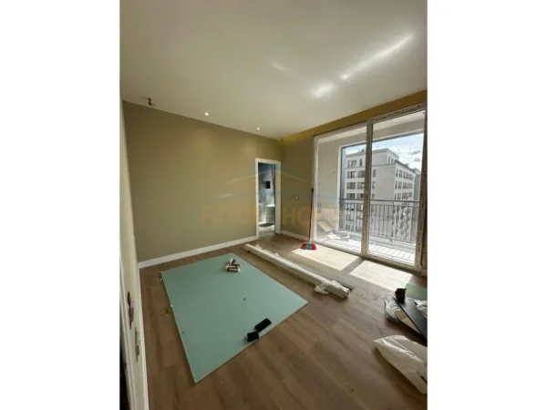 Tirane, shitet apartament 2+1+Ballkon Kati 8, 108 m² 175.000 € (Fusha e Aviaconit)