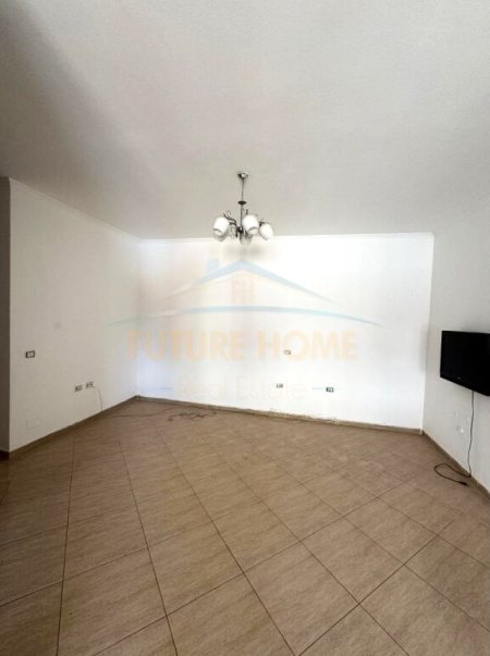 Tirane, shitet apartament 2+1 Kati 4, 200.000 € 