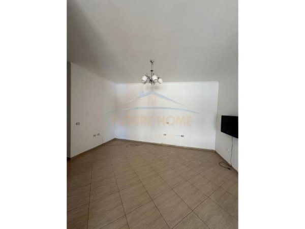 Tirane, shitet apartament 2+1 Kati 4, 200.000 € 