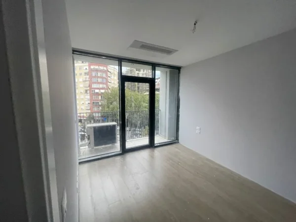 Tirane, jepet me qera zyre Kati 3, 60 m² 800 € (Lake view residence ,Liqeni artificial)