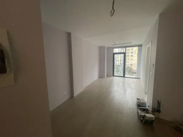 Tirane, jepet me qera zyre Kati 3, 60 m² 800 € (Lake view residence ,Liqeni artificial)