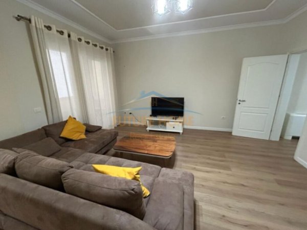 Tirane, jepet me qera apartament 2+1+Ballkon Kati 1, 120 m² 700 € 