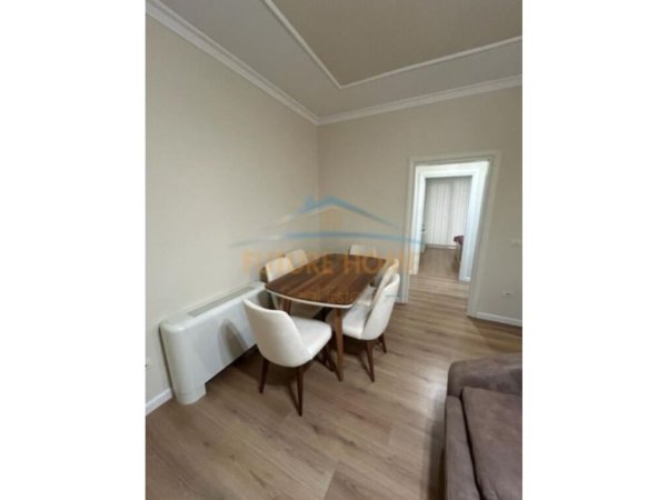 Tirane, jepet me qera apartament 2+1+Ballkon Kati 1, 120 m² 700 € 