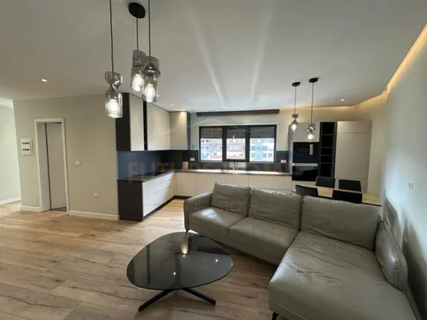 Tirane, jepet me qera apartament 1+1+Aneks+Ballkon Kati 7, 64 m² 450 € 