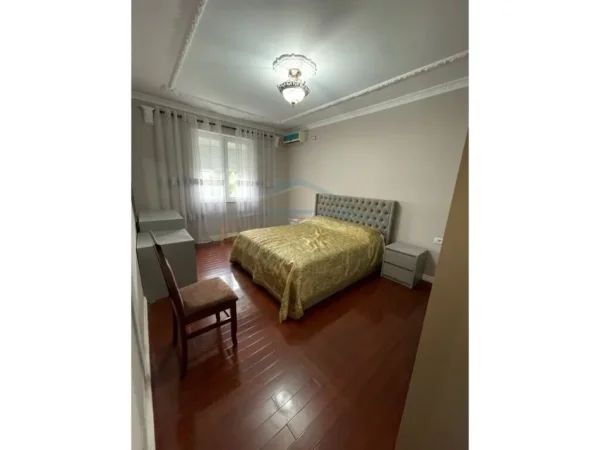 Tirane, jepet me qera apartament 2+1+Aneks+Ballkon Kati 3, 91 m² 900 € (Rrugen Ibrahim Rugova)