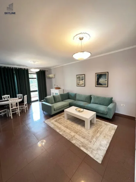 Tirane, jepet me qera apartament 2+1 Kati 1, 800 € (Pazari I Ri, rruga Hoxha Tasim)