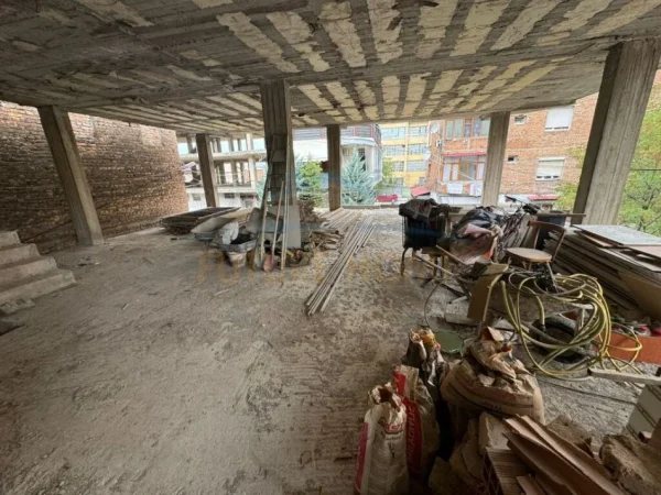 Korce, shitet Vile 2 Katshe Kati 2, 211 m² 153.000 € (Lagjia 8)