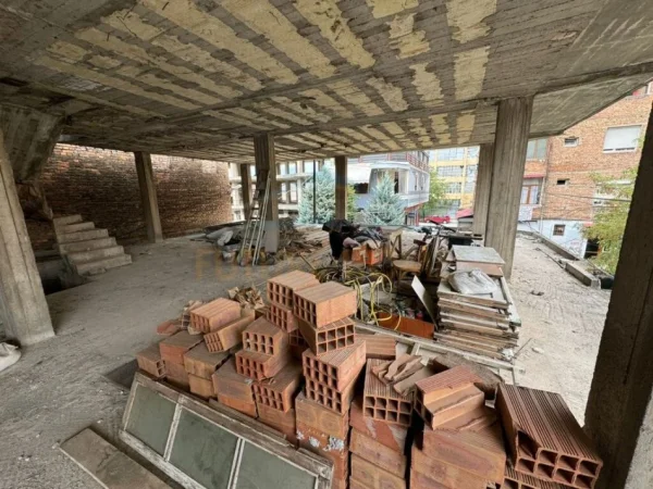 Korce, shitet Vile 2 Katshe Kati 2, 211 m² 153.000 € (Lagjia 8)