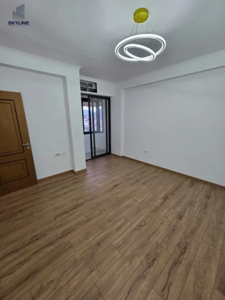 Tirane, shitet apartament 1+1 Kati 5, 55 m² 90.000 € (Rruga e Dibres)