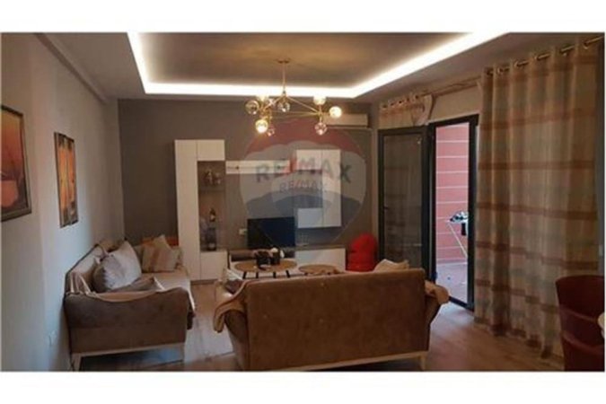 Tirane, jepet me qera apartament 2+1 Kati 7, 599 m² 600 € (Fusha e Aviacionit)