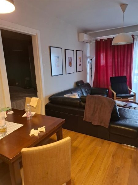 Tirane, jepet me qera apartament 2+1 Kati 4, 102 m² 550 € (tek Kompleksi Ana-Qytet Studenti)