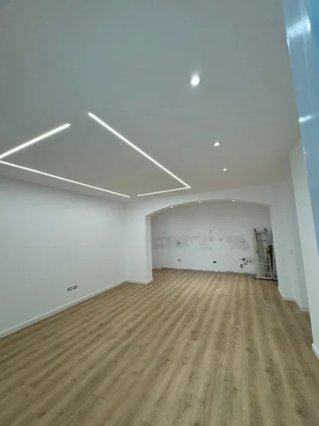 Tirane, shitet apartament 2+1+Ballkon Kati 3, 105 m² 175.000 € (Kodra e Diellit)
