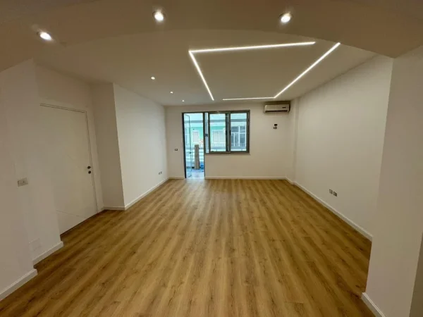 Tirane, shitet apartament 2+1+Ballkon Kati 3, 105 m² 175.000 € (Kodra e Diellit)