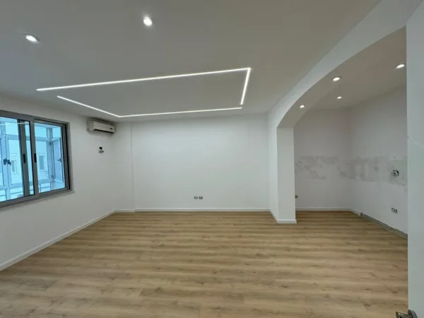 Tirane, shitet apartament 2+1+Ballkon Kati 3, 105 m² 175.000 € (Kodra e Diellit)