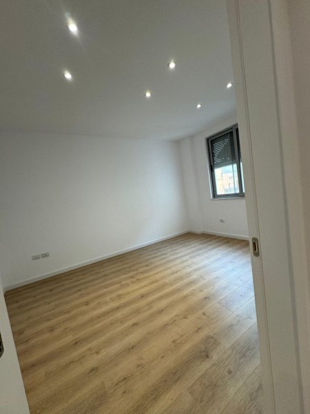 Tirane, shitet apartament 2+1+Ballkon Kati 3, 105 m² 175.000 € (Kodra e Diellit)