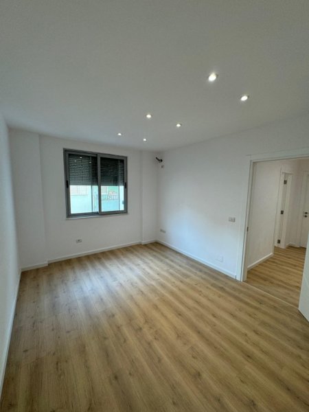 Tirane, shitet apartament 2+1+Ballkon Kati 3, 105 m² 175.000 € (Kodra e Diellit)
