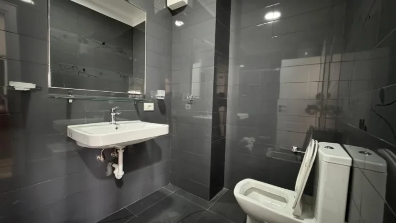 Tirane, jepet me qera apartament 2+1+Aneks+Ballkon , 95 m² 850 € (Liqeni i Thate Radisson)