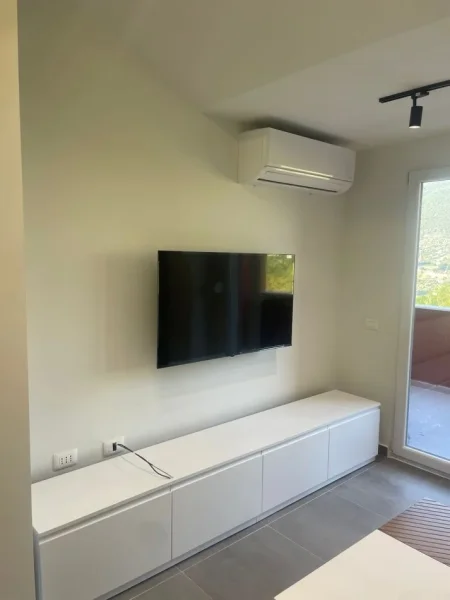 Tirane, jepet me qera apartament 1+1+Ballkon Kati 5, 70 m² 500 € (Dajt)