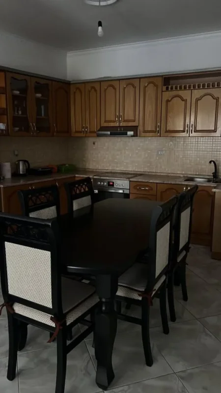 Tirane, jepet me qera apartament 2+1+Ballkon Kati 2, 110 m² 450 € (Astir)