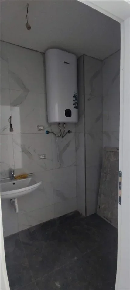 Tirane, jepet me qera zyre Kati 2, 102 m² (LIQENI)