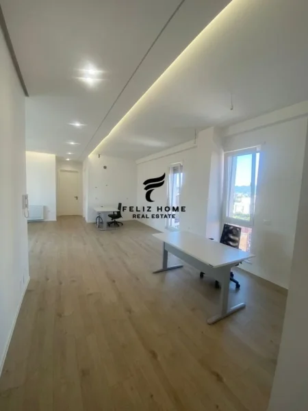 Tirane, jepet me qera zyre Kati 9, 140 m² 1.600 € (SELVIA)