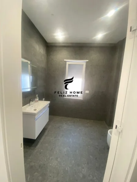 Tirane, jepet me qera zyre Kati 9, 140 m² 1.600 € (SELVIA)