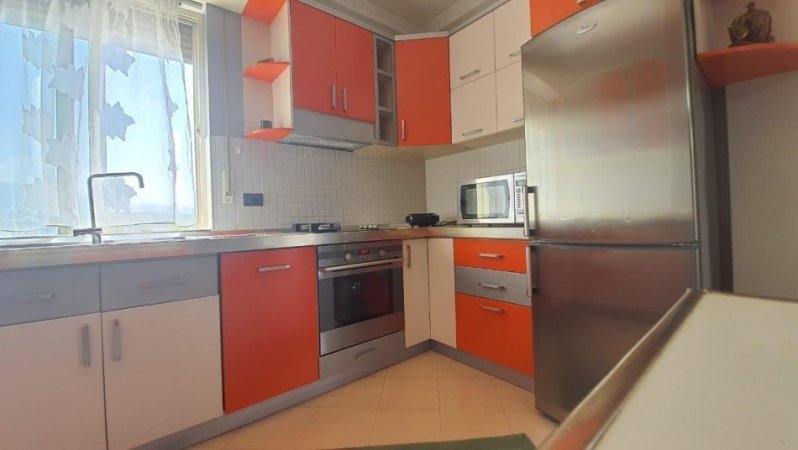 Tirane, jepet me qera apartament 2+1 Kati 5, 110 m² 800 € (Komuna e Parisit)