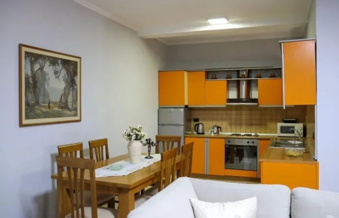 Tirane, jepet me qera apartament 2+1+Ballkon Kati 2, 100 m² 550 € (stacioni i trenit , rruga ferit xhajko)