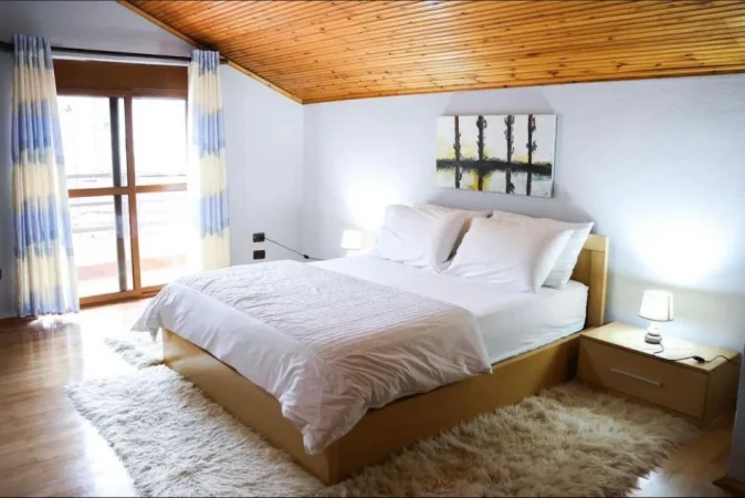 Tirane, jepet me qera apartament 2+1+Ballkon Kati 2, 100 m² 550 € (stacioni i trenit , rruga ferit xhajko)