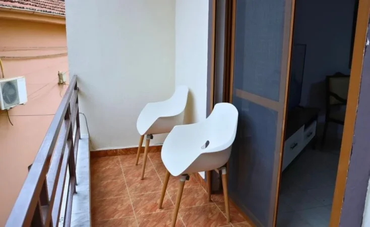 Tirane, jepet me qera apartament 2+1+Ballkon Kati 2, 100 m² 550 € (stacioni i trenit , rruga ferit xhajko)