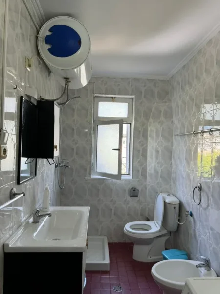 Tirane, jepet me qera apartament 2+1 Kati 7, 100 m² 700 € (Qender , ne fillim te rruge se kavajes , perballe raiffaisen)