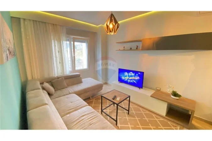 Tirane, jepet me qera apartament 2+1 , 700 € (Kodra diellit 2)