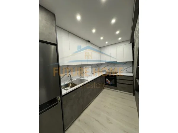 Tirane, shitet apartament 1+1 Kati 11, 76 m² 190.000 € (Square21)