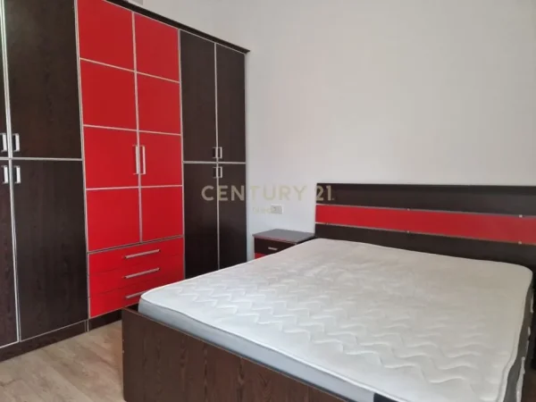 Tirane, jepet me qera apartament 2+1 Kati 1, 121 m² 750 € (liqeni i thate)
