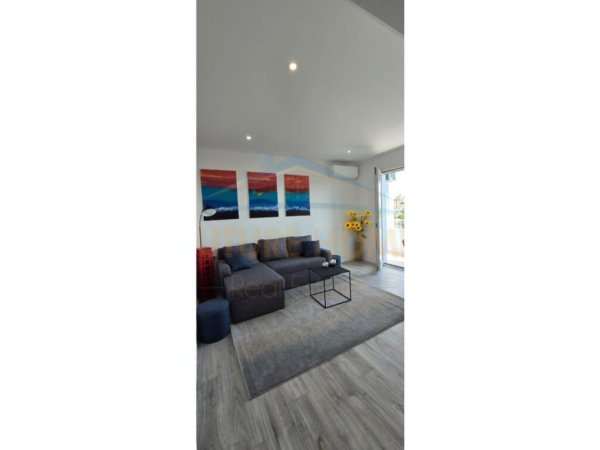 Durres, shitet apartament 1+1 Kati 3, 56 m²95.000€ (Prane Muzeumit, Durres)