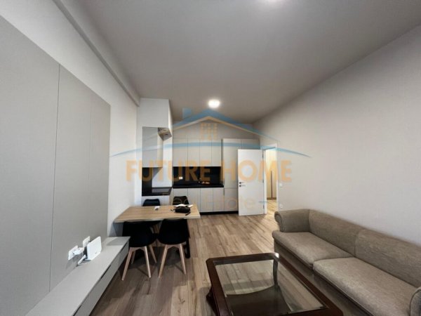 Tirane, jepet me qera apartament 1+1+Ballkon Kati 6, 65 m² 900 € (Ish Parku i Autobuzave)
