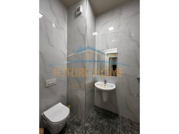 Tirane, jepet me qera apartament 1+1+Ballkon Kati 6, 65 m² 900 € (Ish Parku i Autobuzave)