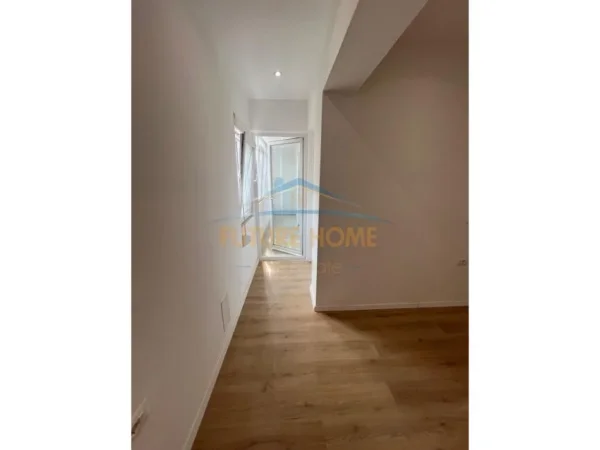 Tirane, shitet apartament 2+1+Ballkon Kati 3, 77 m² 149.000 € (Brryli)