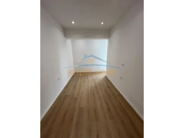 Tirane, shitet apartament 2+1+Ballkon Kati 3, 77 m² 149.000 € (Brryli)