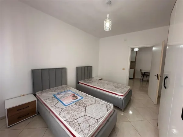 Tirane, jepet me qera apartament 2+1+Ballkon Kati 4, 105 m² 500 € (Kompleksi Fratari)