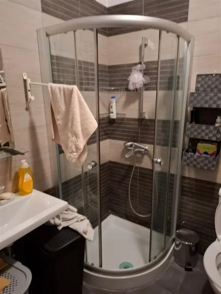 Tirane, jepet me qera apartament 2+1 Kati 5, 105 m² 550 € (Qytet Studenti)