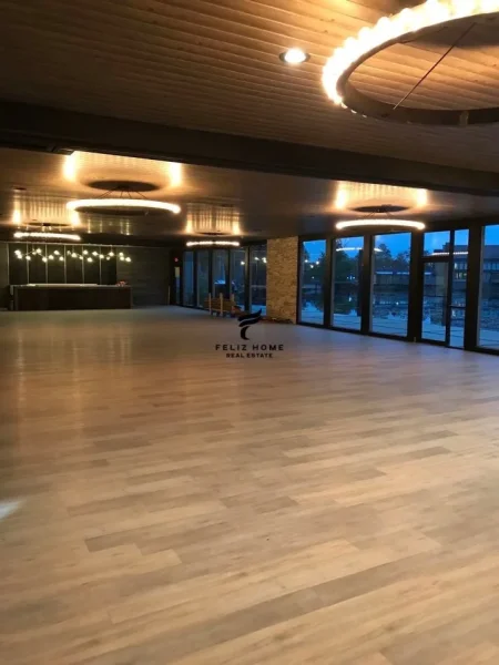 Tirane, jepet me qera zyre Kati 4, 122 m² 1.500 € (STACIONI TRENIT)