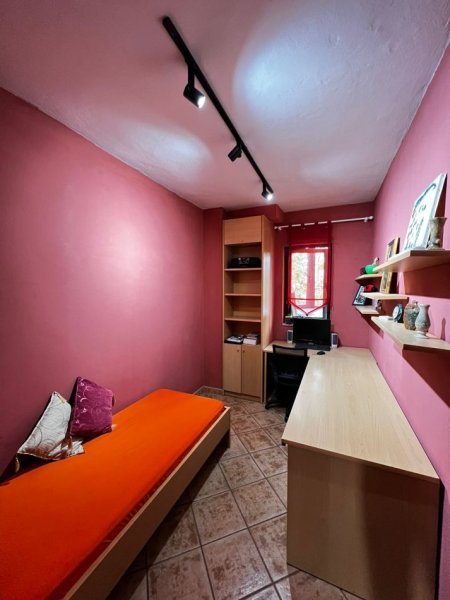 Tirane, jap me qera apartament 3+1+Aneks+Ballkon Kati 4, 110 m² 700 € (STACIONI I TRENIT)