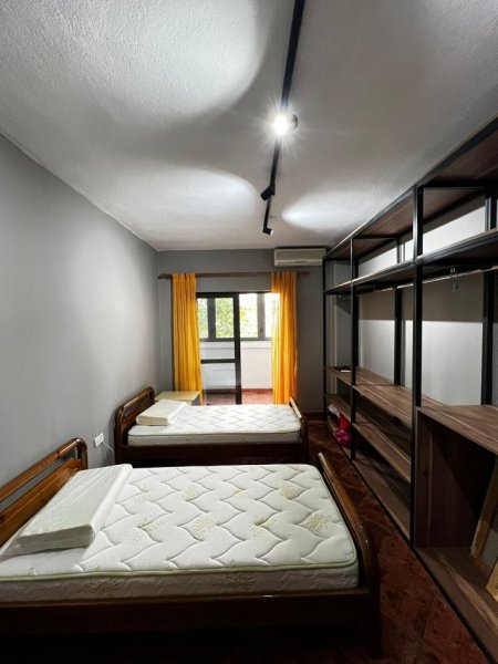 Tirane, jap me qera apartament 3+1+Aneks+Ballkon Kati 4, 110 m² 700 € (STACIONI I TRENIT)