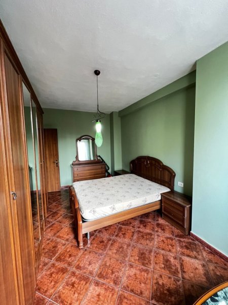 Tirane, jap me qera apartament 3+1+Aneks+Ballkon Kati 4, 110 m² 700 € (STACIONI I TRENIT)